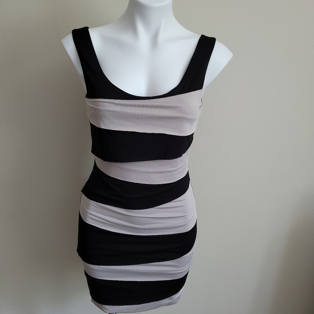 Forever 21 Sleeveless Dress Small Layered Front